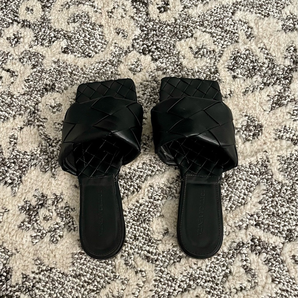SALE - original price > $1100  Black Intreciatto Bottega Venetta Slides - Picture 6 of 8